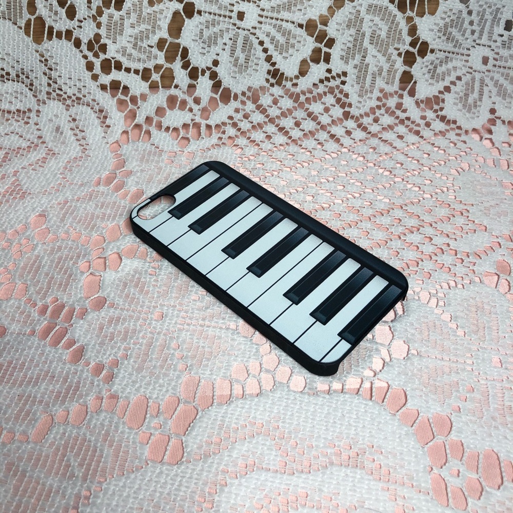 ✨2/$10✨ Piano iPhone 5 SE Phone Case